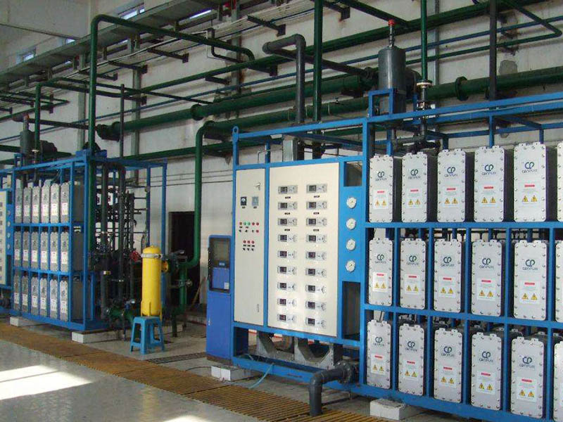 EDI設備內部有兩個水膽,一個是熱水膽,一個是冷水膽